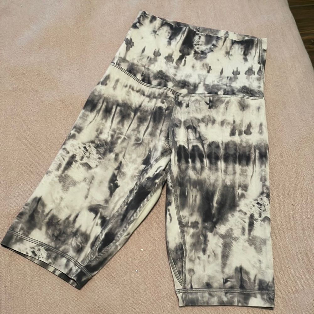 Extra high lululemon waisted diamond dye align bike shorts